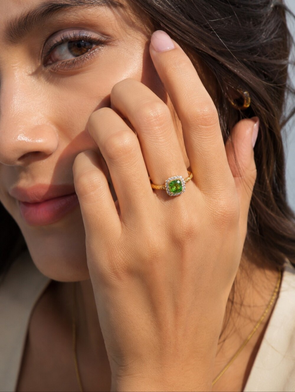 Ring 925 Sterling Silver. Hypoallergenic gold plated coating with a 0.6 Carat